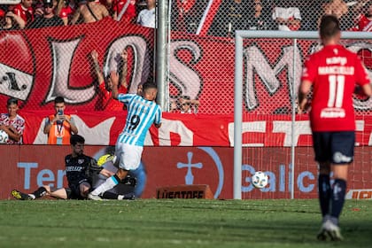 El gol de Martínez, con suspenso de VAR, rumbo a la historia
