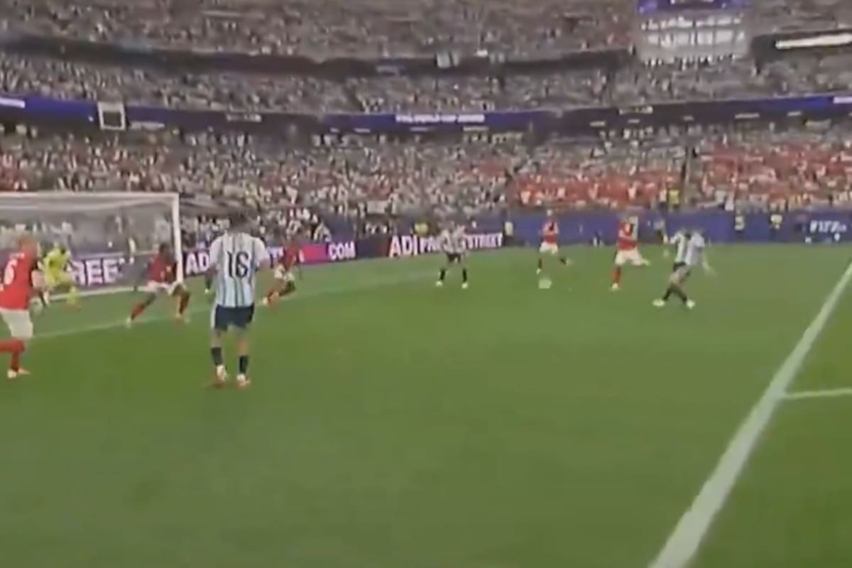 El gol de Messi desde la perspectiva del árbitro