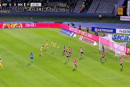 El gol de Miguel Merentiel para el 1-0 de Boca ante Estudiantes, en la segunda semifinal de la Copa de la Liga.