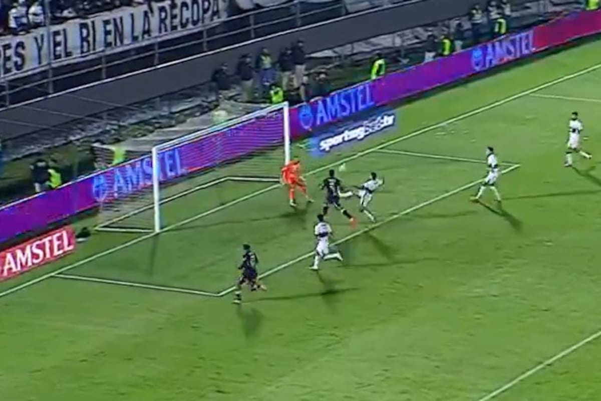 El gol de pecho de David, para el 2-1 de Vasco da Gama: el equipo brasileño empezó perdiendo pero dio vuelta el partido ante Olimpia con autoridad