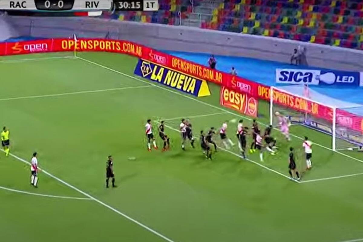 El gol de River: Borré ya escapó de su marca y la clava en el ángulo