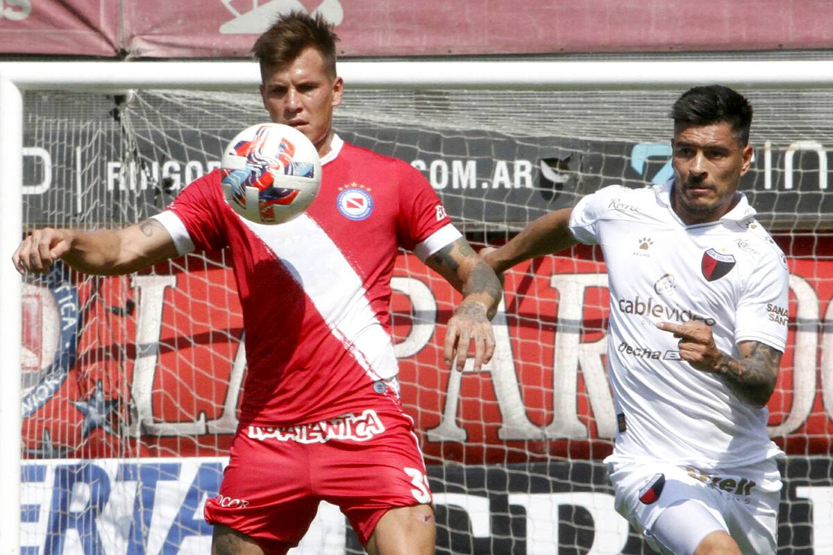 El gol de taco de Reniero para Argentinos ante Colón, lo mejor de la tarde en la Paternal, por la 17° fecha del Torneo 2021 de Liga del fútbol profesional