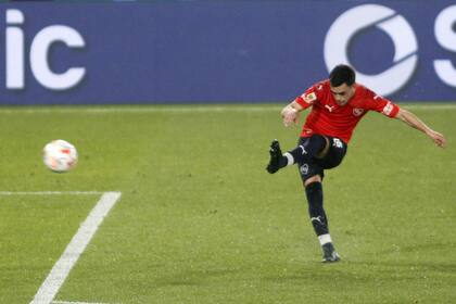 El gol de tiro libre de Alan Soñora para el 2-0 parcial de Independiente a Colón, por la 9ª fecha del Torneo 2021.