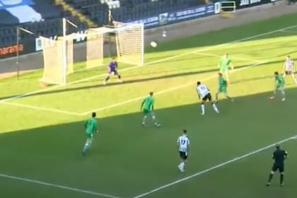 El gol del delantero belga de Notts County, Elisha Sam, directo al Premio Puskas 2021