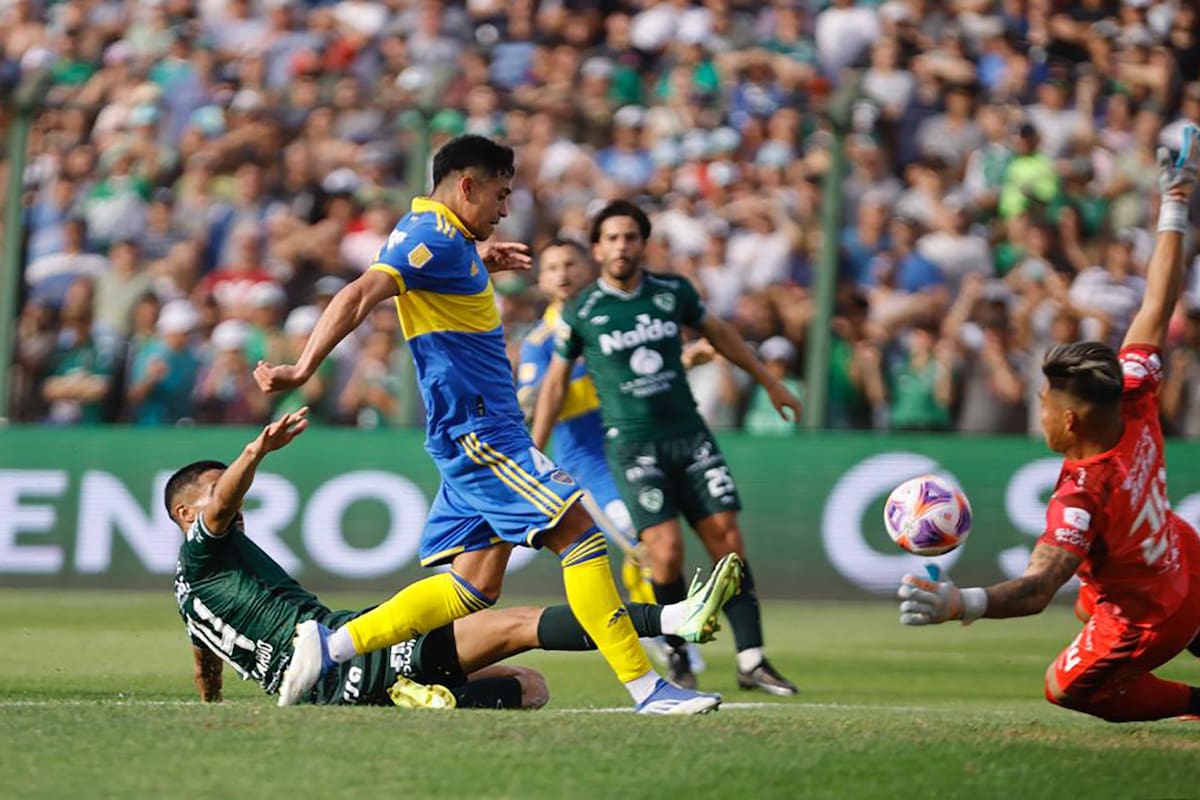 El gol del pibe Langoni, tras un enorme centro de Benedetto; fue el 1-0 de Boca sobre Sarmiento