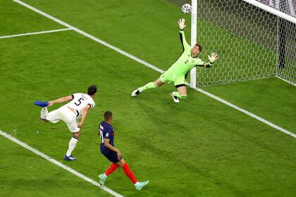 El gol en contra de Mats Hummels hizo la diferencia para Francia frente a Alemania por la Eurocopa en Múnich.
