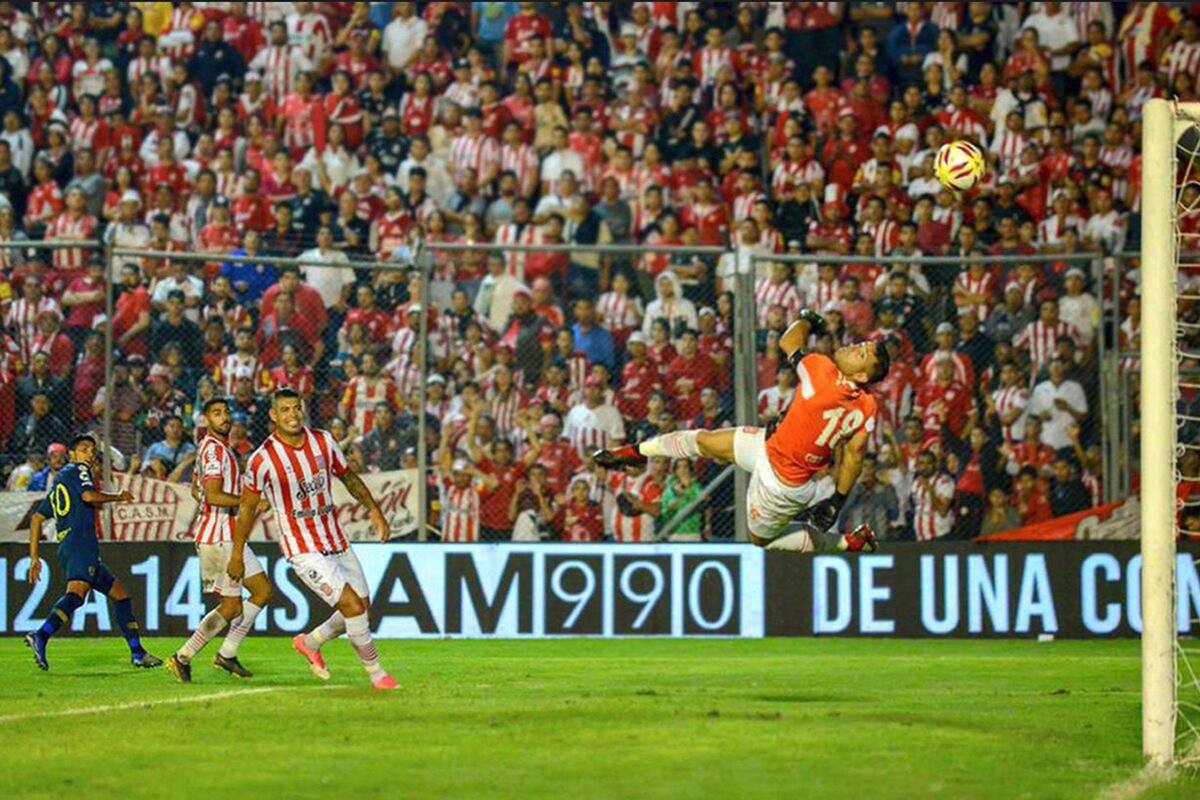 El golazo de Bebelo a San Martín