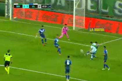 El golazo de Jesús Dátolo sobre el final para el triunfo de Banfield ante Vélez por 2-1