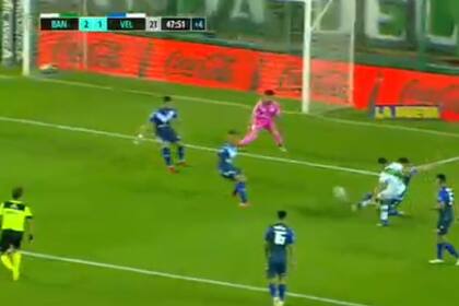 El golazo de Jesús Dátolo sobre el final para el triunfo de Banfield ante Vélez por 2-1