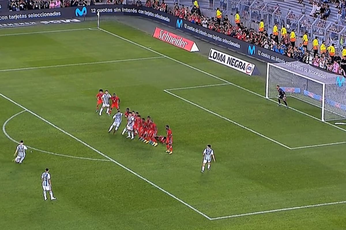 El golazo de Messi de tiro libre para el 2 a 0 definitivo ante Panamá