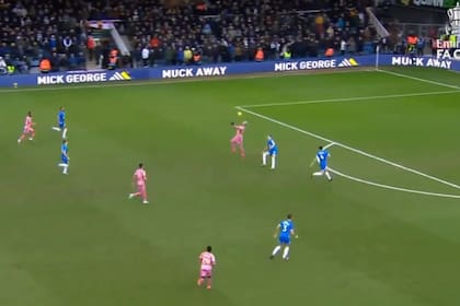 El golazo de Patrick Bamford para Leeds ante Peterborough, por la FA Cup
