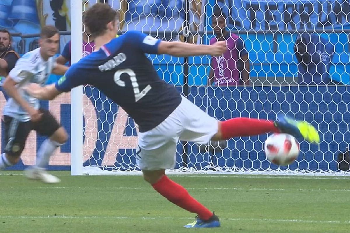 El golazo de Pavard, elegido por los lectores de LA NACION como el mejor del Mundial
