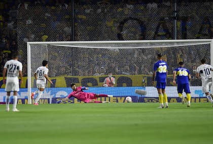 El golazo de penal del Pulga Rodríguez, contra Boca