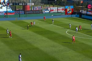 El golazo de Santiago Toloza para Arsenal, en la caída por 3-2 de su equipo a manos de Godoy Cruz