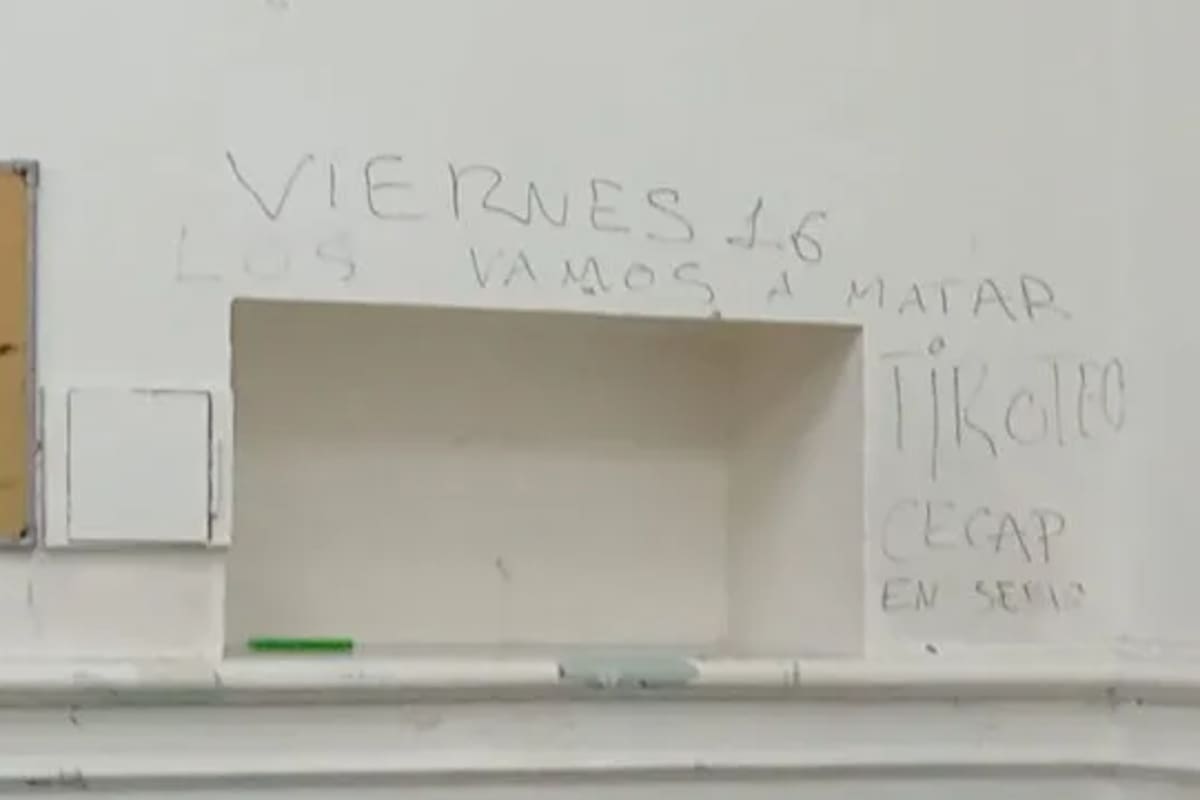 El grafiti con amenazas que apareció en el Carlos Pellegrini