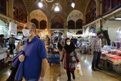 El Gran Bazar de Teherán, ayer, trabajó hasta las 18,96x102mm