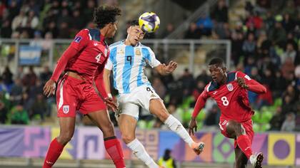 El gran cabezazo de Sarco para marcar el segundo de Argentina ante Cuba