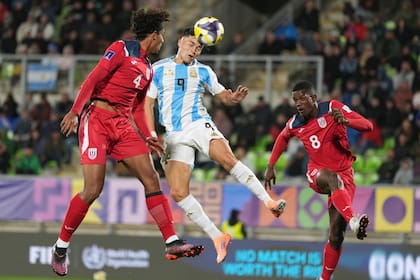 El gran cabezazo de Sarco para marcar el segundo de Argentina ante Cuba