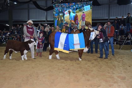 El Gran Campeón Hembra de la exposición