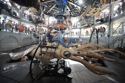 El Gran Carrusel, un teatro en 360°que recrea el mundo marino en tres niveles.