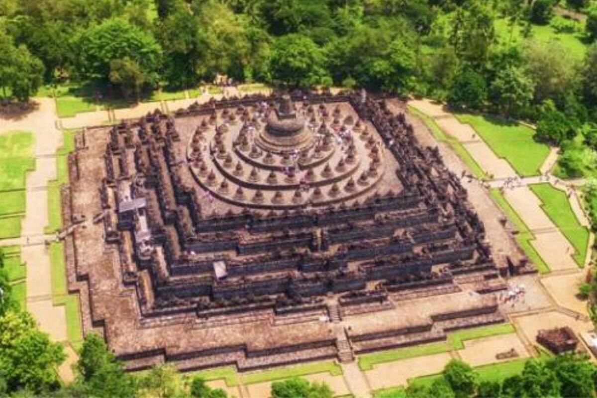 El gran centro de peregrinación de Borobudur se pagó con las bóvedas doradas del rey de Srivijaya, explicó Kingsley