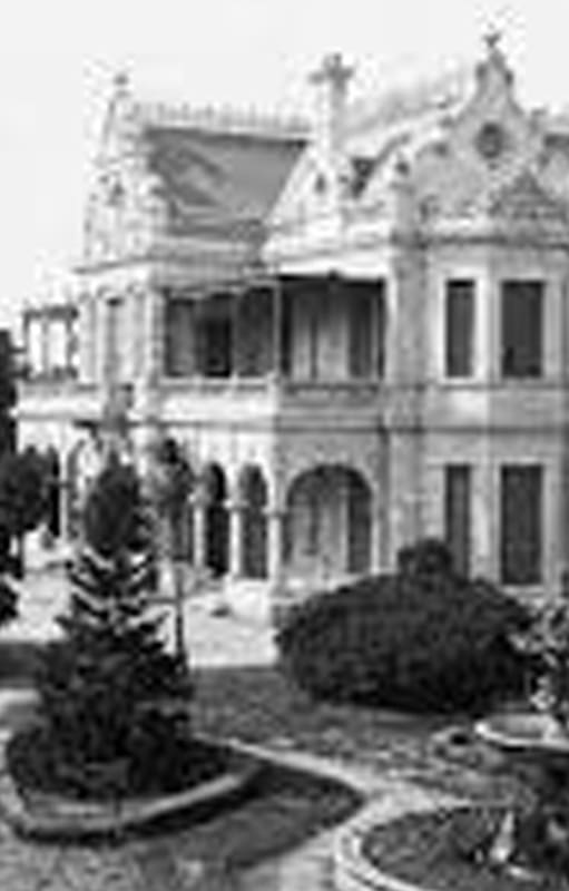El gran chalet, que luego se transformó en una magnifica mansión, fue demolido en la década de 1930