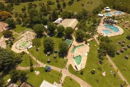 El gran complejo de Termas de Colón, Entre Ríos, frente al río Uruguay