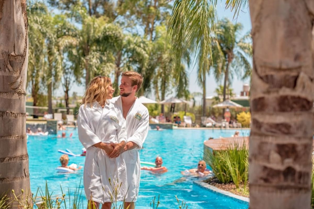 ¿Quién dijo que hace falta viajar fuera del país para disfrutar del formato "todo incluido"? Los Pinos es uno de los resorts locales que demuestran lo contrario.