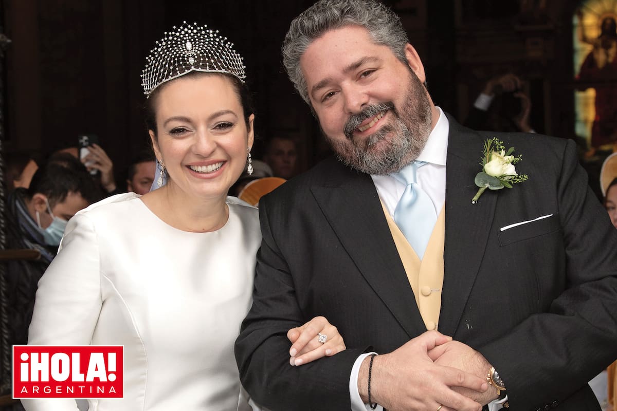 El gran duque le dio el sí a la escritora italiana Rebecca Bettarini. Ella se convirtió a la fe cristiana ortodoxa para la ceremonia religiosa y adquirió el nombre de Victoria Romanovna. Por el enlace, además, se convirtió en princesa.