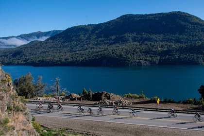 El Gran Fondo de los 7 Lagos cuenta con el aval de las Secretarías de Turismo de San Martín de los Andes, Villa La Angostura y fue declarada de interés por el Ministerio de Turismo de la Nación.