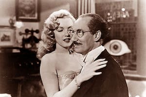El gran Groucho con una estrella naciente, Marilyn Monroe, en la última película de los hermanos Marx, "Locos de atar", de 1948
