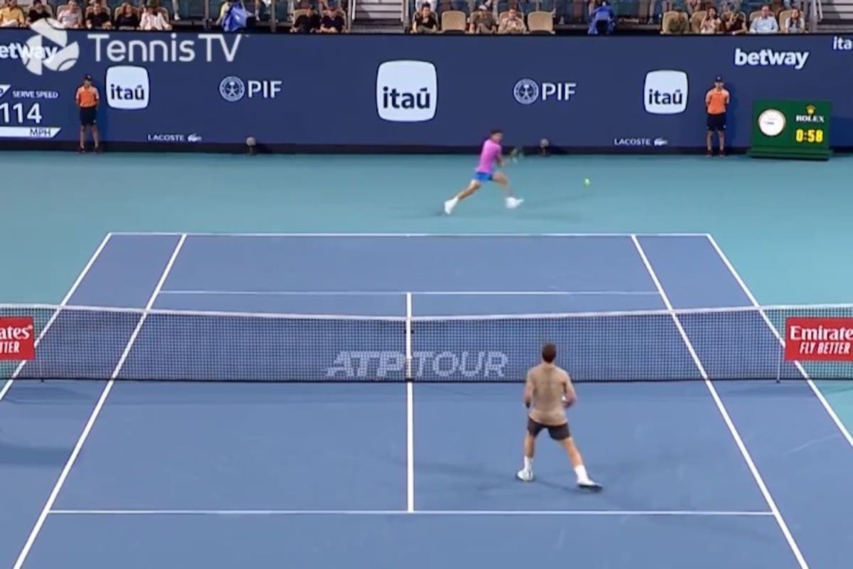El gran punto de Carlos Alcaraz contra Carballés Baena en el Masters 1000 de Miami