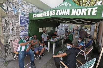 El gremio de Hugo Moyano mantiene desde hace ocho días el bloqueo de un centro de logística por el reclamo de encuadramiento sindical de unos 30 trabajadores