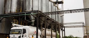 A un mes del cierre de una importante planta, 700 empleados de Granja Tres Arroyos no ven una salida