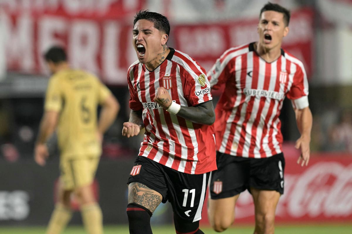 El grito con el alma de Facundo Farias después de aprovechar el blopper del arquero de Cusco, Pedro Díaz; Estudiantes va por su primera victoria en esta Copa Libertadores.