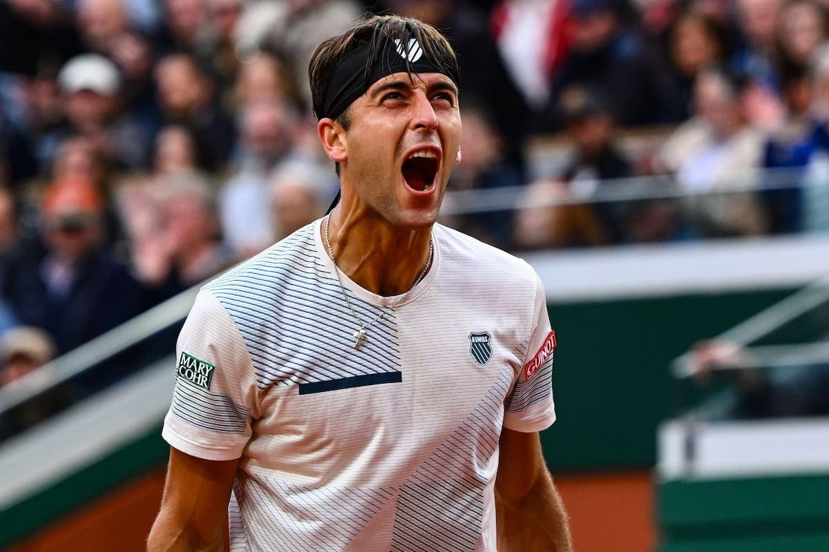 El grito de desahogo de Tomás Etcheverry, tras vencer al francés Arthur Cazaux, en la presentación en Roland Garros 2024