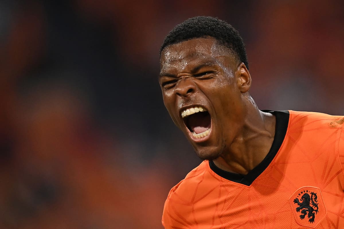 El grito de gol de Denzel Dumfries, una de las figuras en el Johan Cruyff Arena de Amsterdam; Países Bajos se aseguró el primer puesto de la zona.