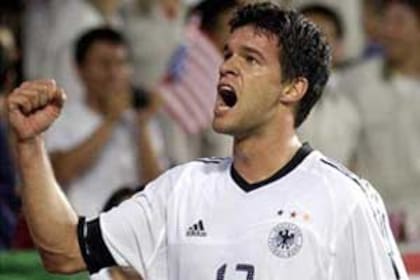 Michael Ballack, exjugador alemán, fue muy crítico por la eliminación del equipo germano en Qatar