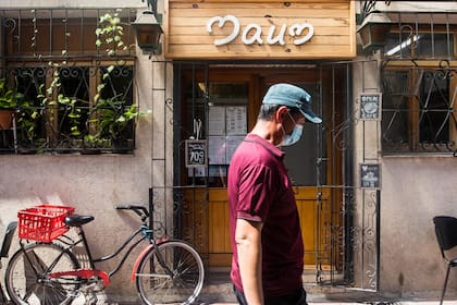 El grueso de la oferta gastronómica se centra en el pequeño Pasaje Ruperto Godoy y sus alrededores. Queda en el límite entre Flores y Floresta