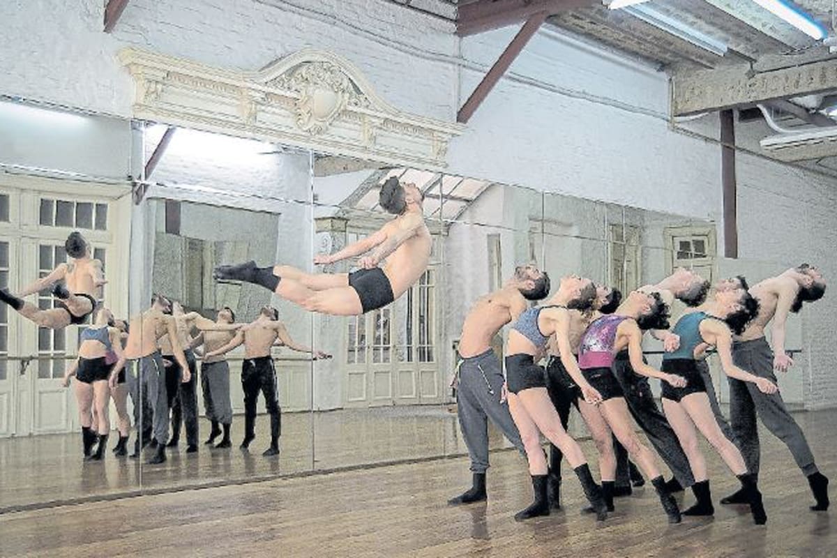 El grupo Cadabra ensaya Niñotierra, obra sobre la niñez creada para esta gala