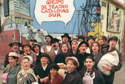 El grupo Catalinas Sur, con actores-vecinos que provocan una ceremonia inigualable