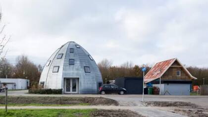 El grupo de casas resultantes ahora atrae a fanáticos de la arquitectura de todo el mundo para admirar los resultados
