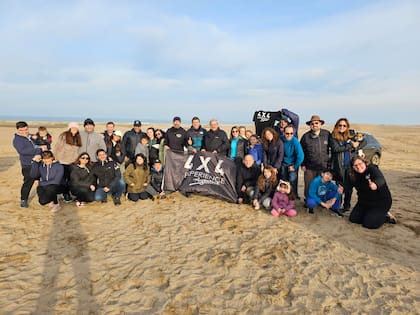 El grupo de entusiastas que se animan a la experiencia off road hacen viajes a distintos puntos del país así como practican en los médanos de la costa bonaerense
