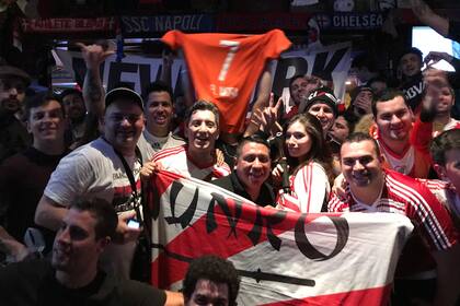 El grupo de hinchas millonarios que residen en la ciudad de los rascacielos