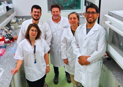 El grupo de investigadores del INTA que trabaja en el desarrollo de una inovadora vacuna contra la fiebre aftosa