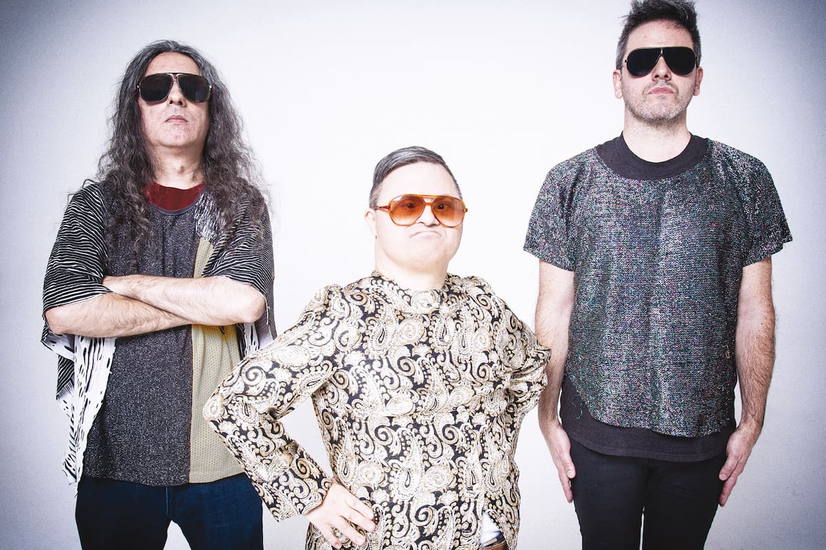 El grupo de Miguel Tomasín, baterista con síndrome de Down, presenta un nuevo documental y avisa que tiene material para 350 discos más