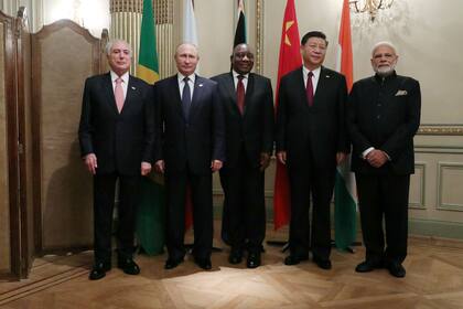 El grupo de países emergentes de Brasil, Rusia, India, China y Sudáfrica se reunió al margen de la cumbre del G-20 para encarar una agenda en común