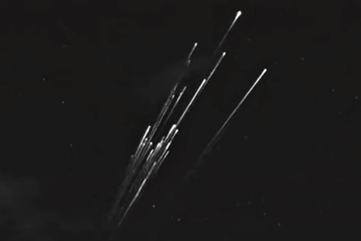 El grupo de satélites captado desde Puerto Rico al ingresar a la atmósfera