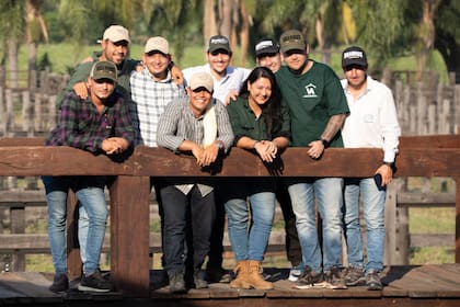 El grupo de técnicos colombianos en la Estancia El Bagual, en Formosa