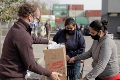 El grupo de vecinos Convidarte brinda asistencia alimentaria a 9000 personas del Gran Buenos Aires por día